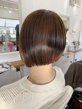 ヘアーアンドメイクアップモパ 前下りボブ