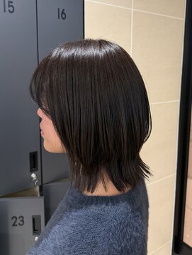 クララ ヒロシマ(CLALA Hiroshima) ミディアムヘア/暗めカラー/くびれカット