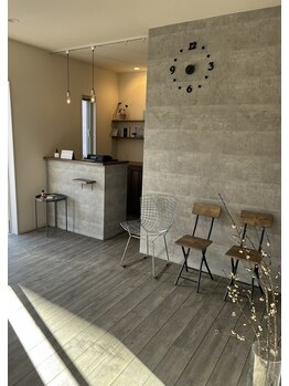 ヘア サロン スヌープ(hair salon SNOOP)の写真/人目の気にならない隠れ家的プライベートサロン◎一人一人に寄り添いながら、あなただけの隠れ家サロン♪