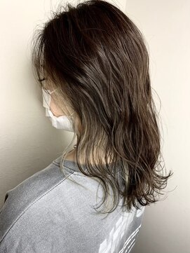 モルニ(MORNI) インナーカラー_マロンベージュ Aラインボブ かきあげ