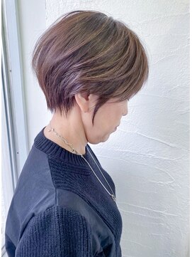 ムーンジェジェ(moon jeje) 白髪を活かすハイライトを入れた♪誰でも似合う丸みショート柴立