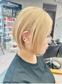 ハイライトがかわいい◎前下がりショートボブ
