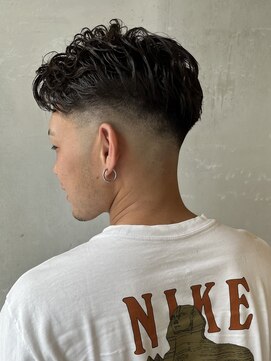 フランクスバーバーリザーブ 人形町店(FRANK’S BARBER RESERVE) ツーブロバックパーマフェードカット y