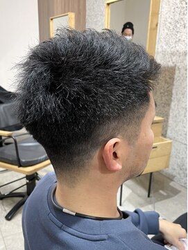 ナンバー(number+) 30代40代メンズ刈り上げフェードスタイルかき上げ短