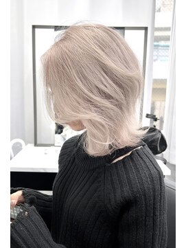 スライバイリアオオサカ(Sly By Ria OSAKA) ホワイトベージュ/ケアブリーチ【梅田】【大阪】