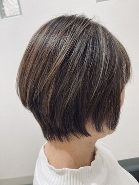 プレジールバイラファブリック(PLAISIR by LA FABRIQUE) 【下田】前下がりのショートグラデーション