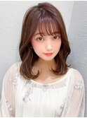 ホワイトグレージュ後れ毛が可愛い顔周りレイヤーミニウルフ