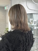 ラック(LUCK)&nbsp;白髪ぼかし/船橋/くすみベージュ/細めハイライト