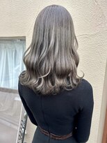 ルルズ(LULUS)&nbsp;シルバーグレージュアディクシーカラー京都駅ブリーチカラー