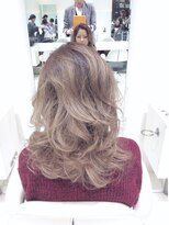 ケンジ 平塚 アネッタ(KENJE annetta)&nbsp;憧れの透明感を再現♪ミルクティーアッシュのグラデーション