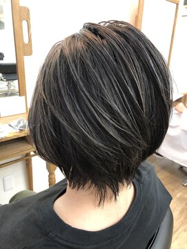 アメリ(Ameri) -Ameri-前下がりショート　×   ハイライト　×   グレー