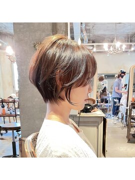 髪質改善と縮毛矯正の専門店 サンティエ(scintiller) 大人綺麗な小顔襟足スッキリショートボブ 30代40代50代