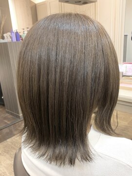 アルターリール(aL ter Rire) くすみグレージュ/外ハネ/福原遼華