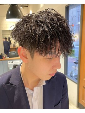 フリーク バーバーショップ 都島店(FREAK BARBER SHOP) 黒髪ツーブロックマッシュ縦落ちツイストスパイラルパーマ