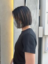 O 立体感ハイライト前下がりぱつっとボブセンターパート20代30代