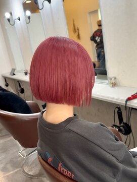 アンダーバーホワイト 広島 本通店(_WHITE) ブリーチありピンクカラー