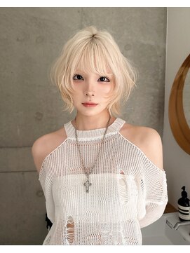 モニカ(MONIQA) ホワイトブロンド