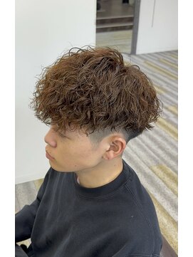 アフューズバイストゥー(Vfuse by StueW) スパイラル感強め、ツイストスパイラルパーマ