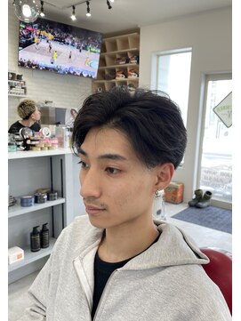 キューカンバー(CUCUMBER) メンズ【テーパーフェード×センターパート】