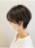 女性らしいフェミニンなショートスタイル