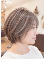 エメールヘア(aimere hair)&nbsp;白髪ぼかしハイライト×ハイトーンベージュショートボブ