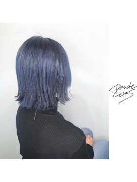 パドトロワ(Pas de trois) 新潟×ネイビーブルー×デザインカラー×切りっぱなしボブ