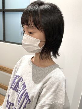 ステイシー(stay she) フラットなラインの切りっぱなしボブ