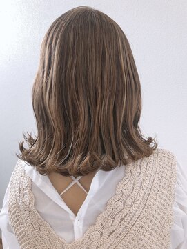 ロルド シェリ(Rold Cheri) ハイトーンのブラウンベージュスタイル