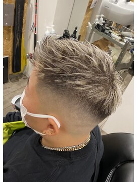 ドルクス 日本橋(Dorcus) スキンフェード　多めホワイトメッシュ　ジェットモヒカン