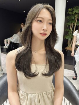 シティ(CITY) オリーブベージュ 韓国ヘア レイヤーカット 顔周り ハイライト