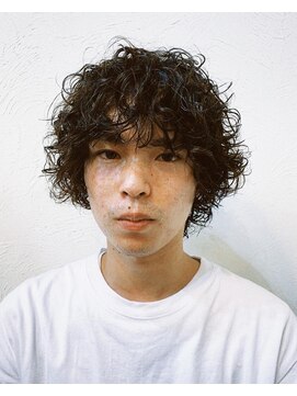 キュー(Cue_) スパイラルカーリーパーマのメンズウルフスタイル 3【影山】