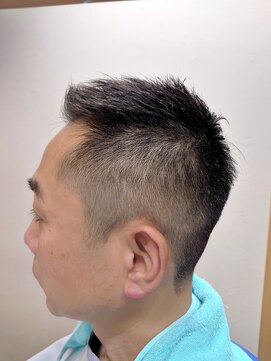 ヘアーカットデザインサロン スマッシュ 田町店(Hair cut design salon Smash) ソフトモヒカン バーバー フェード  ビジネス ベリーショート