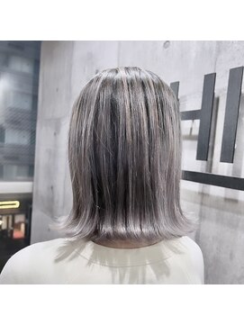 アンダーバーホワイト 南海難波店(_WHITE) シャドールーツ