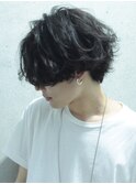 メンズミディアムパーマ　センターパート メンズ辻堂人気