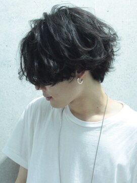 ルーム 辻堂(Rm) メンズミディアムパーマ　センターパート メンズ辻堂人気