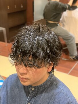 ヴェルデ(VERDE) 波巻きスパイラルパーマ 波巻きウルフ