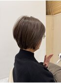  30代40代脱白髪染めカラー大人可愛いハンサムショート耳掛け