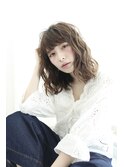 透け感オータムカーキベージュのミディアム 低温デジタルパーマ