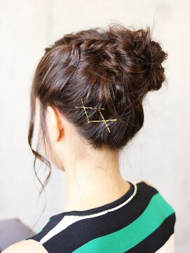 ヘアサロン シロップ(Hair Salon Syrup) [Syrup・山谷慎太郎] 「ルーズなおだんごアレンジ」