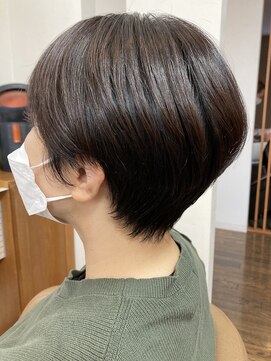 ルーツマーチン(ROOTSmartin) 柔らかさを出した平行マッシュ・ハンサムショート