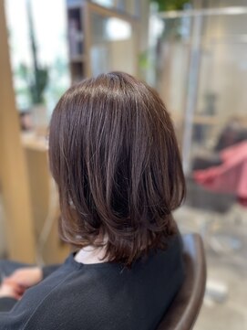 サロンドポプリ 志都美(salon de poupuri) 大人ウルフレイヤーボブ