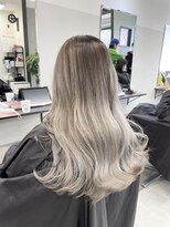 ジゼル 博多筑紫口店(GiseL)&nbsp;ホワイトバレイヤージュ【博多駅筑紫口】@halu_the_world