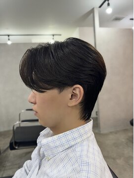 エイル 北堀江(Eir) カルマパーマ センターパート 毛流れ 刈り上げ