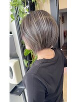 ハイク(HYKE)&nbsp;白髪ボカシハイライト/ショート/前下がりボブ