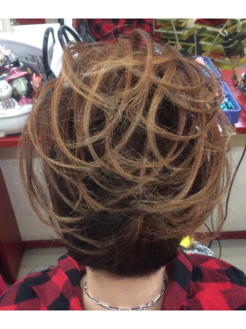 スジ盛りヘアー