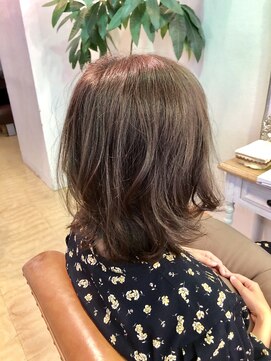ファミーユ ヘア(Famille Hair) ３０～４０代オススメ！　外ハネ簡単ミディアム☆