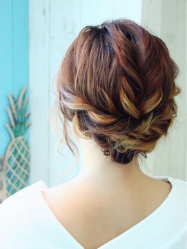 ルナクレセント (Luna crescent) ミディアムのカジュアルアップ