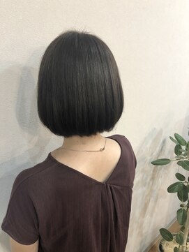 シキ(Shiki) ボブ×カーキ