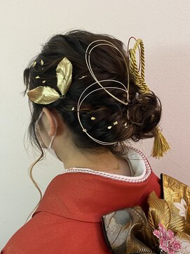 ギャロップヘアー 成人式ヘア☆金箔ゆるふわヘア