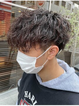 ビーワールド(B WORLD) 無造作感抜群！縦落ちツイストスパイラル！【藤枝/髪質改善】